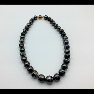 Tahitian Pearl necklace, peacock colors, 17 inches